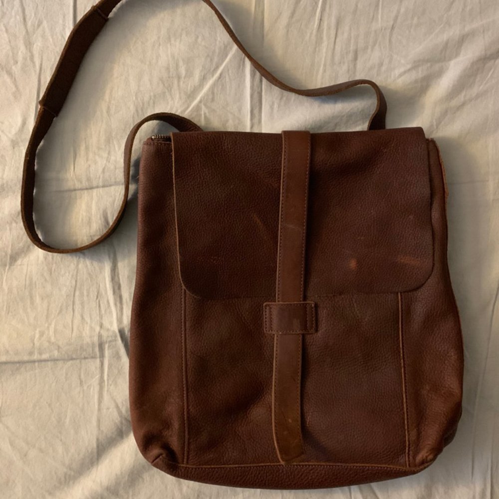 Duluth Trading Company Leather Convertible Bag